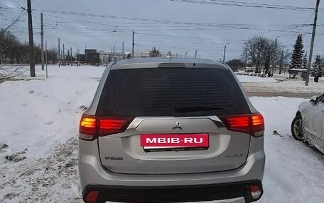 Mitsubishi Outlander III рестайлинг 3, 2017 год, 1 780 000 рублей, 9 фотография