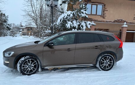 Volvo V60 Cross Country II, 2015 год, 2 100 000 рублей, 8 фотография