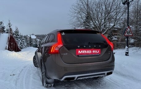 Volvo V60 Cross Country II, 2015 год, 2 100 000 рублей, 2 фотография