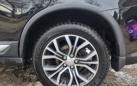 Mitsubishi Outlander III рестайлинг 3, 2018 год, 2 200 000 рублей, 7 фотография