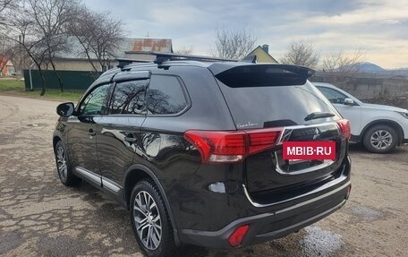 Mitsubishi Outlander III рестайлинг 3, 2018 год, 2 200 000 рублей, 2 фотография