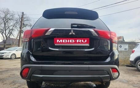 Mitsubishi Outlander III рестайлинг 3, 2018 год, 2 200 000 рублей, 8 фотография