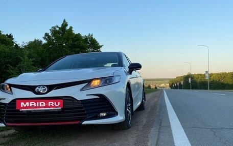 Toyota Camry, 2021 год, 3 500 000 рублей, 4 фотография