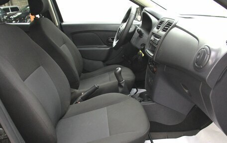 Renault Logan II, 2019 год, 745 000 рублей, 15 фотография