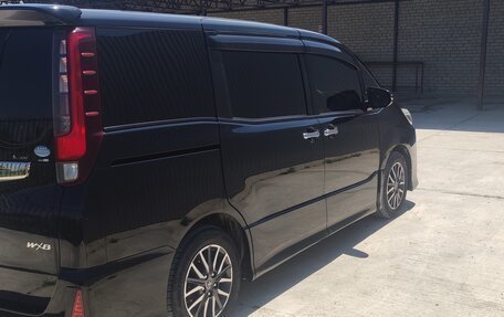 Toyota Noah III, 2016 год, 1 949 999 рублей, 5 фотография