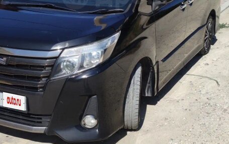 Toyota Noah III, 2016 год, 1 949 999 рублей, 15 фотография