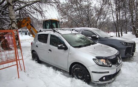 Renault Sandero II рестайлинг, 2016 год, 700 000 рублей, 2 фотография