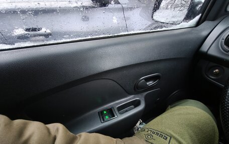 Renault Sandero II рестайлинг, 2016 год, 700 000 рублей, 9 фотография