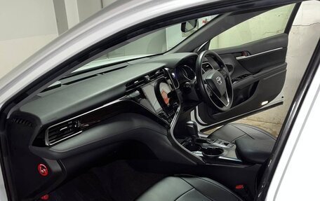 Toyota Camry, 2019 год, 3 000 000 рублей, 13 фотография