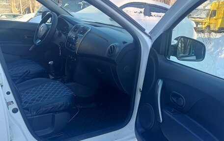 Renault Logan II, 2016 год, 730 000 рублей, 9 фотография