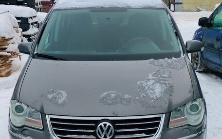 Volkswagen Touran III, 2007 год, 750 000 рублей, 1 фотография