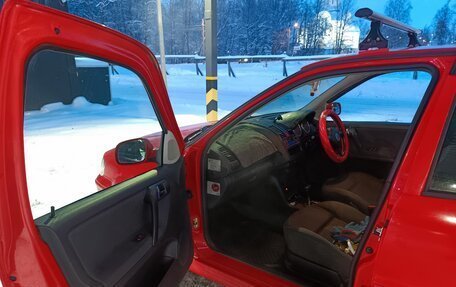 Volkswagen Polo III рестайлинг, 2001 год, 300 000 рублей, 11 фотография