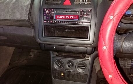 Volkswagen Polo III рестайлинг, 2001 год, 300 000 рублей, 4 фотография