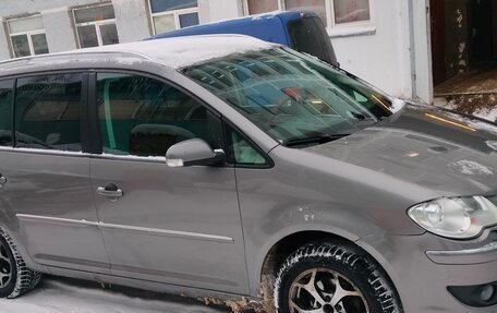 Volkswagen Touran III, 2007 год, 750 000 рублей, 2 фотография