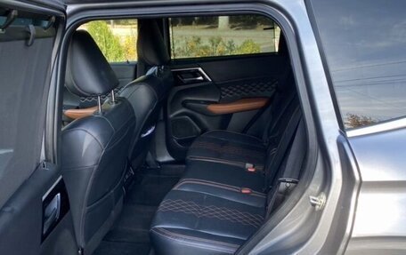 Mitsubishi Outlander, 2022 год, 3 000 000 рублей, 7 фотография