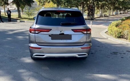 Mitsubishi Outlander, 2022 год, 3 000 000 рублей, 2 фотография