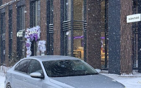 Volkswagen Jetta VI, 2013 год, 810 000 рублей, 1 фотография