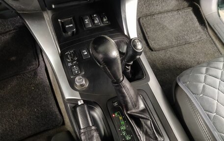 Toyota Land Cruiser Prado 120 рестайлинг, 2006 год, 1 780 000 рублей, 20 фотография