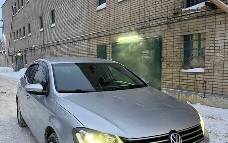 Volkswagen Passat B7, 2011 год, 1 000 000 рублей, 2 фотография