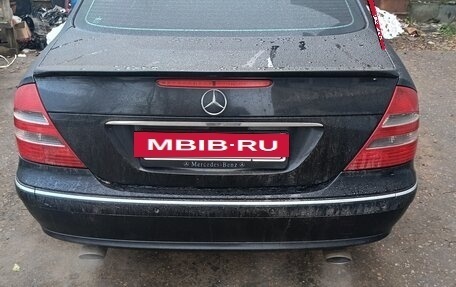 Mercedes-Benz E-Класс, 2004 год, 950 000 рублей, 4 фотография