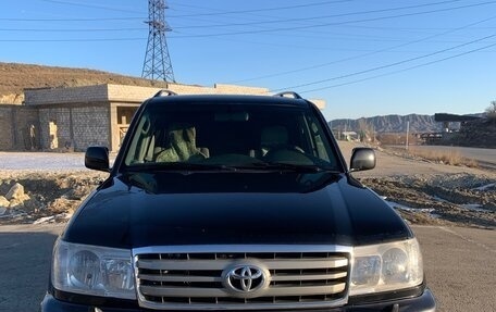 Toyota Land Cruiser 100 рестайлинг 2, 2004 год, 2 200 000 рублей, 2 фотография