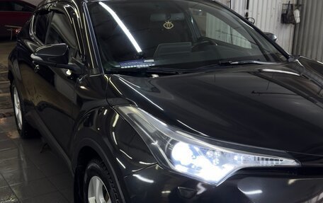 Toyota C-HR I рестайлинг, 2019 год, 2 300 000 рублей, 4 фотография