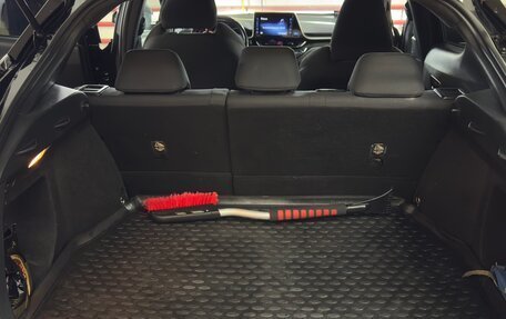 Toyota C-HR I рестайлинг, 2019 год, 2 300 000 рублей, 10 фотография