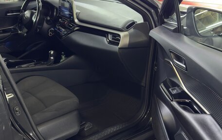 Toyota C-HR I рестайлинг, 2019 год, 2 300 000 рублей, 9 фотография