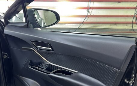 Toyota C-HR I рестайлинг, 2019 год, 2 300 000 рублей, 8 фотография