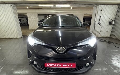 Toyota C-HR I рестайлинг, 2019 год, 2 300 000 рублей, 7 фотография