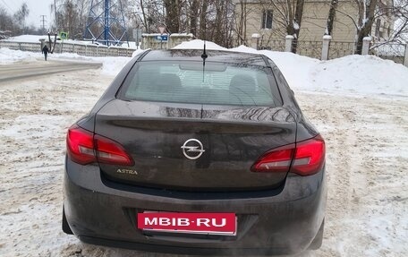 Opel Astra J, 2013 год, 820 000 рублей, 2 фотография