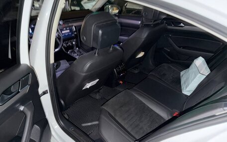 Volkswagen Passat B8 рестайлинг, 2016 год, 1 980 000 рублей, 20 фотография