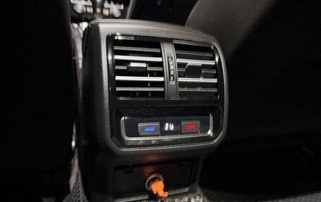 Volkswagen Passat B8 рестайлинг, 2016 год, 1 980 000 рублей, 25 фотография