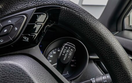 Toyota C-HR I рестайлинг, 2018 год, 2 050 000 рублей, 15 фотография