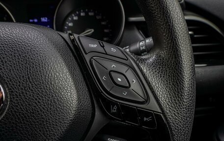 Toyota C-HR I рестайлинг, 2018 год, 2 050 000 рублей, 19 фотография