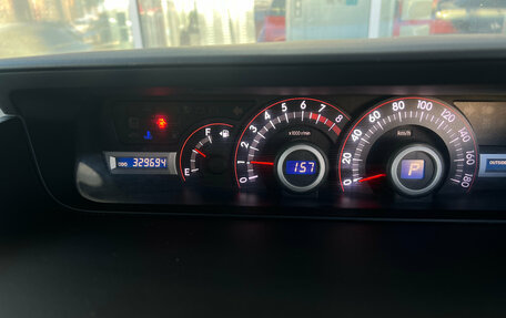 Toyota Noah III, 2010 год, 1 349 000 рублей, 9 фотография