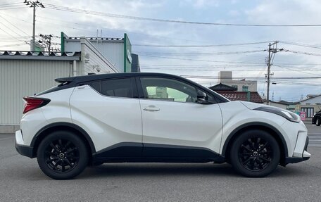 Toyota C-HR I рестайлинг, 2022 год, 1 710 000 рублей, 8 фотография