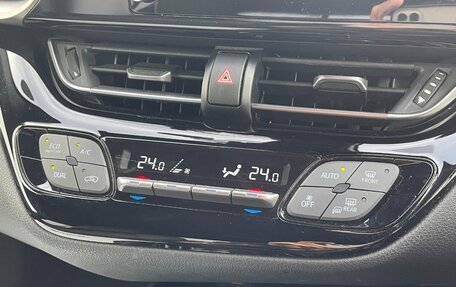 Toyota C-HR I рестайлинг, 2022 год, 1 710 000 рублей, 30 фотография