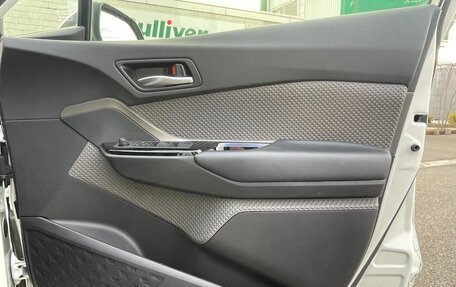 Toyota C-HR I рестайлинг, 2022 год, 1 710 000 рублей, 34 фотография