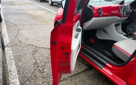 Volkswagen up! I рестайлинг, 2013 год, 639 372 рублей, 33 фотография