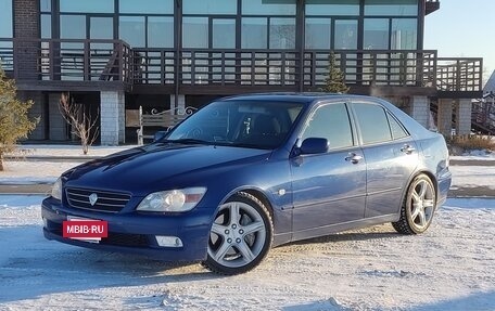 Toyota Altezza, 2001 год, 750 000 рублей, 2 фотография