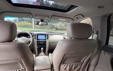 Infiniti QX70, 2016 год, 2 600 000 рублей, 12 фотография