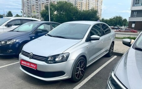 Volkswagen Polo VI (EU Market), 2013 год, 900 000 рублей, 1 фотография