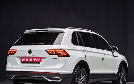 Volkswagen Tiguan II, 2022 год, 3 500 000 рублей, 3 фотография