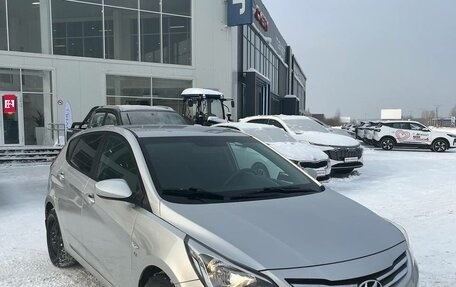 Hyundai Solaris II рестайлинг, 2015 год, 1 048 000 рублей, 1 фотография