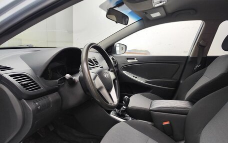Hyundai Solaris II рестайлинг, 2011 год, 599 000 рублей, 20 фотография