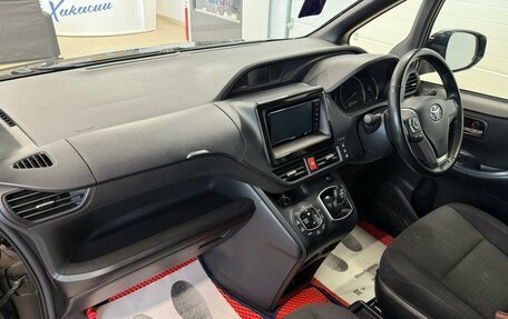 Toyota Noah III, 2017 год, 2 529 000 рублей, 13 фотография