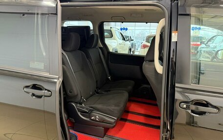 Toyota Noah III, 2017 год, 2 529 000 рублей, 18 фотография