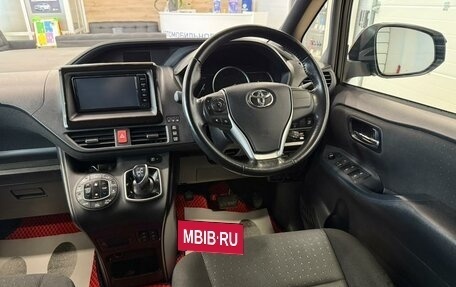 Toyota Noah III, 2017 год, 2 529 000 рублей, 15 фотография
