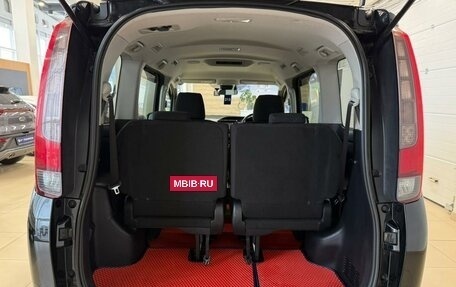 Toyota Noah III, 2017 год, 2 529 000 рублей, 19 фотография